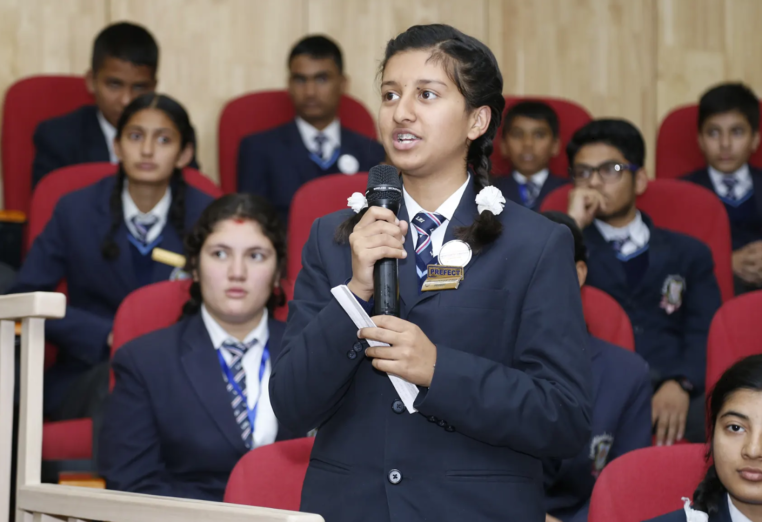 विद्यालय छनोटको मोडमा विद्यार्थी र अभिभावक