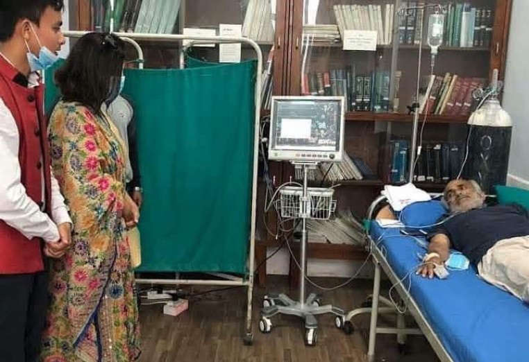 अनशनरत डा. गोविन्द केसीको स्वास्थ्यमा कमजोरी, वार्ताका लागि शिक्षा मन्त्रालयका सचिव धनगढीमा