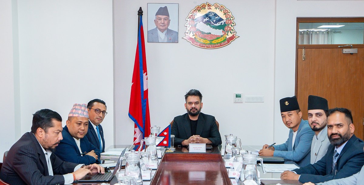 शिक्षा क्षेत्रमा सुधारका लागि सरकारको प्रतिबद्धता: विद्यालय शिक्षा निःशुल्क र अनिवार्य बनाइने