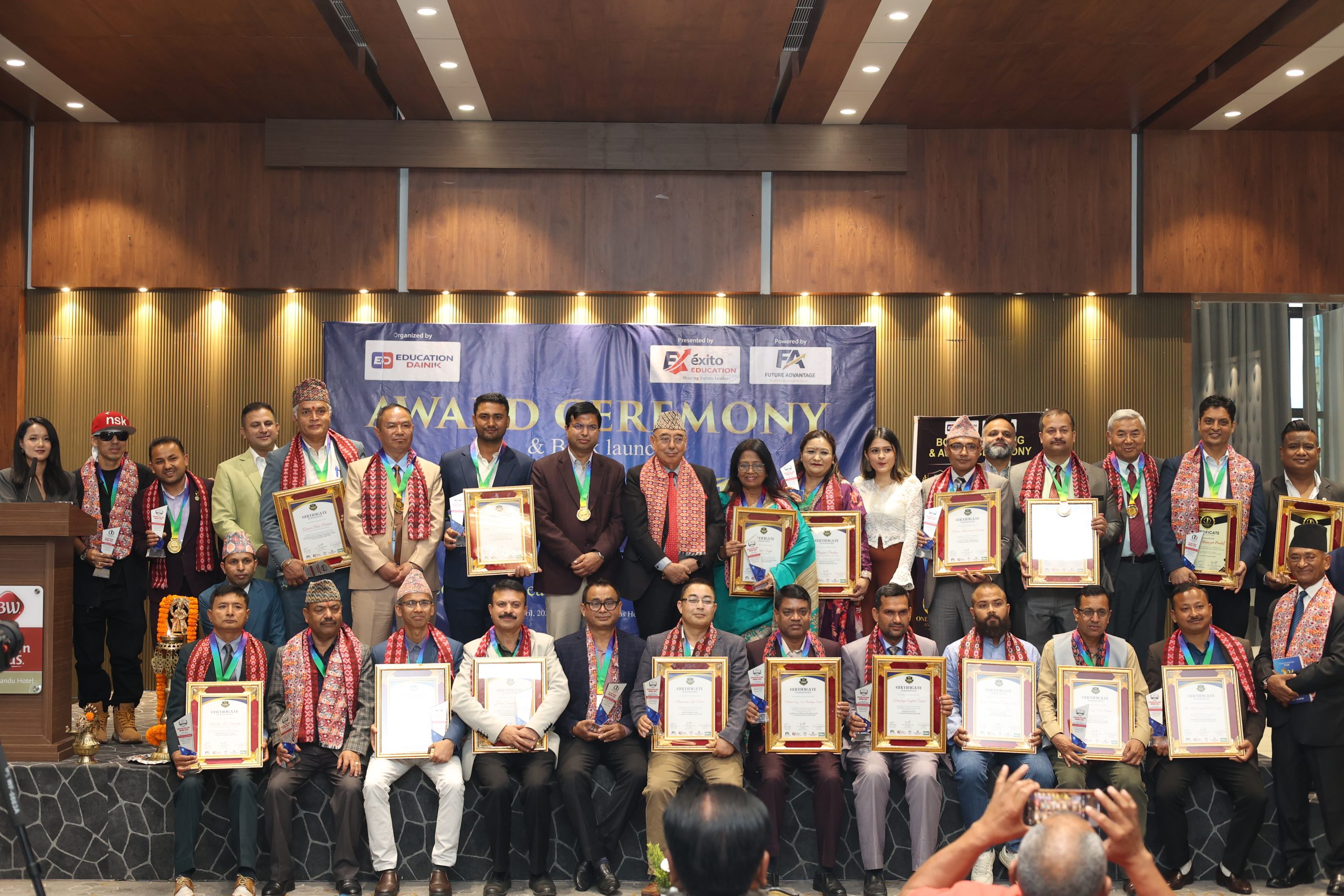 एजुकेशन एक्सिलेन्स अवार्ड्स सम्पन्न, शिक्षा क्षेत्रमा उत्कृष्ट योगदान गर्ने स्कुल तथा व्यक्तित्वहरु सम्मानित