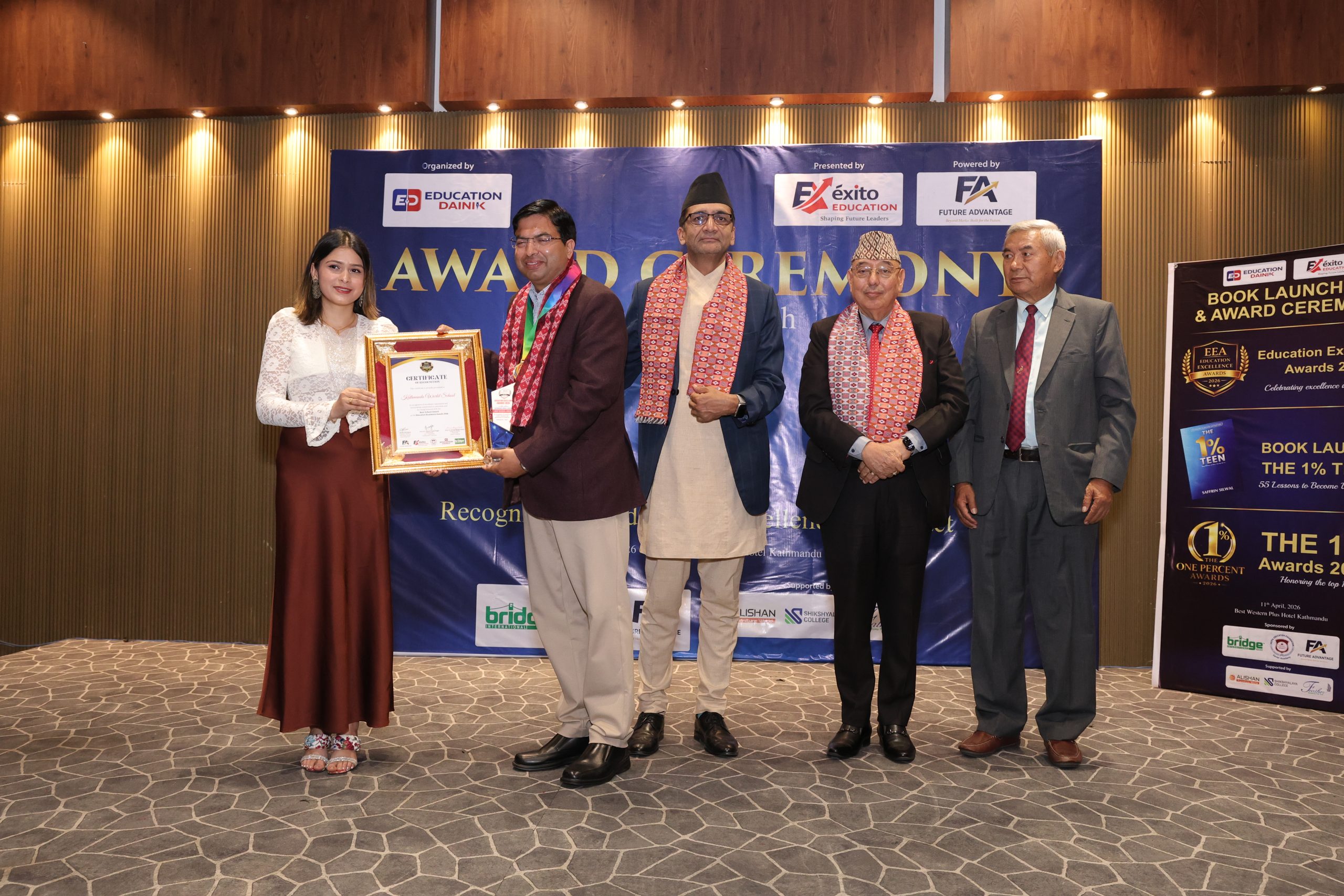 एडुकेटर अफ द इयर अवार्डबाट डा. मिथिलेश कुमार झा सम्मानित